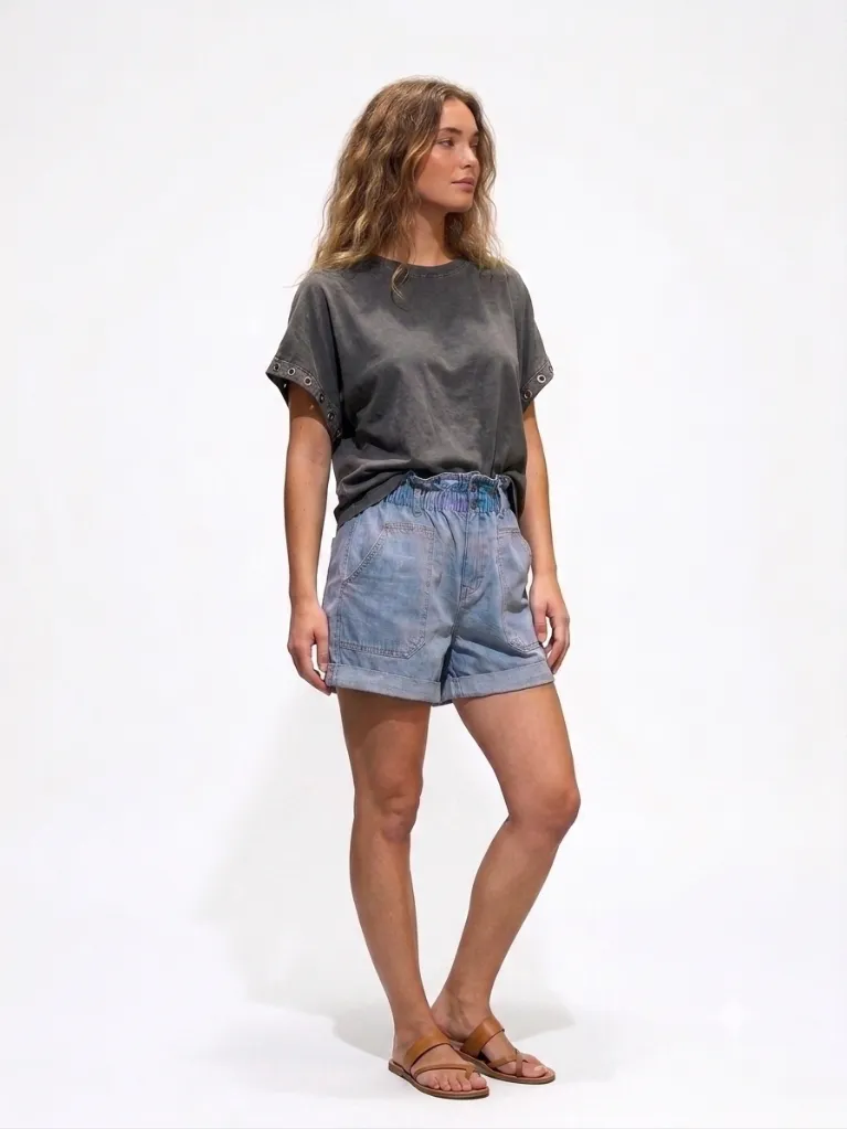 camiseta tachas negro lavado.webp
