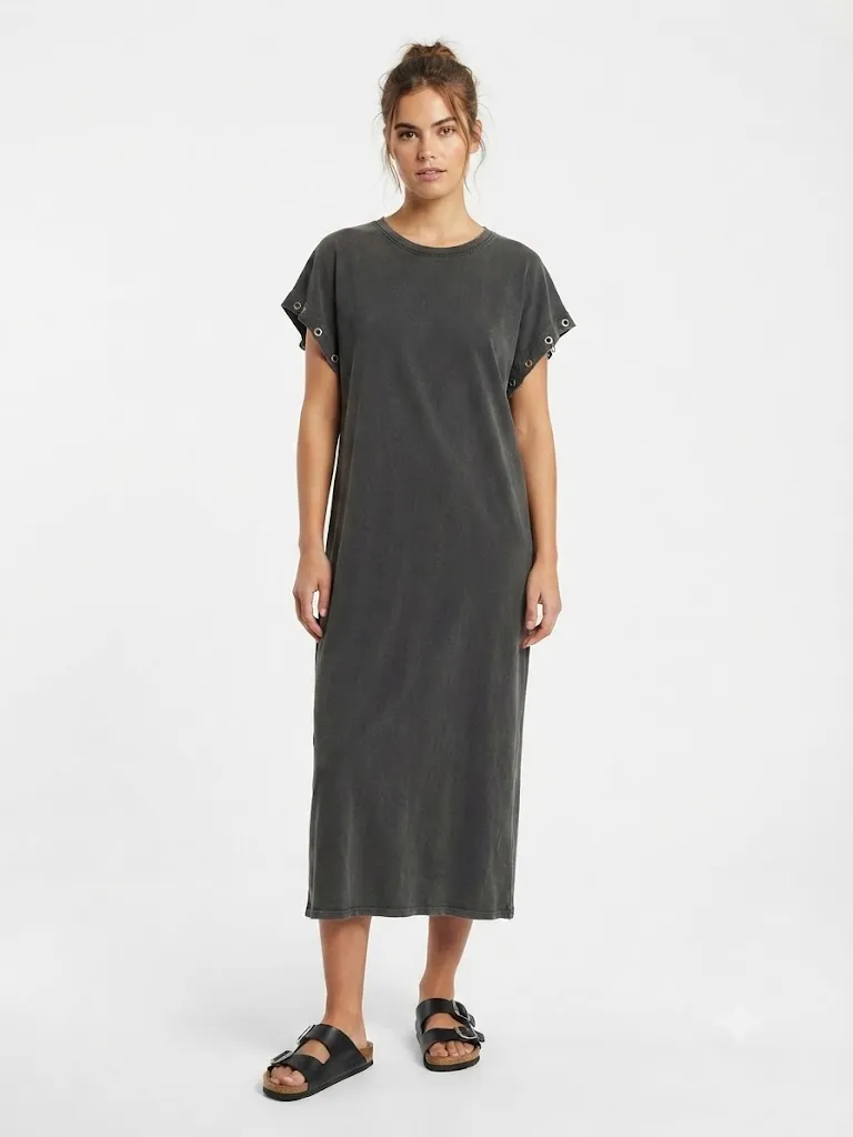 vestido tachas negro.webp
