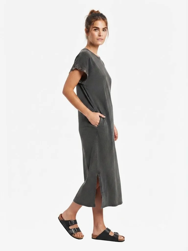 vestido tachas negro 1.webp