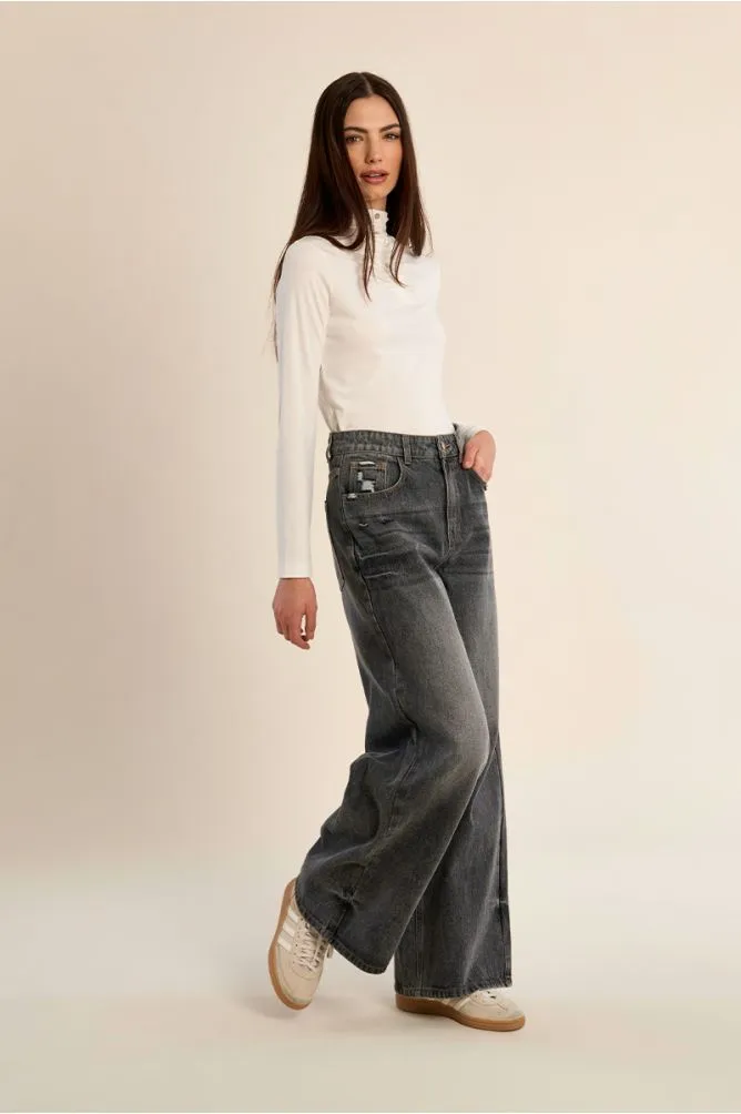 pantalon-vaquero-perneras-anchas (2).webp