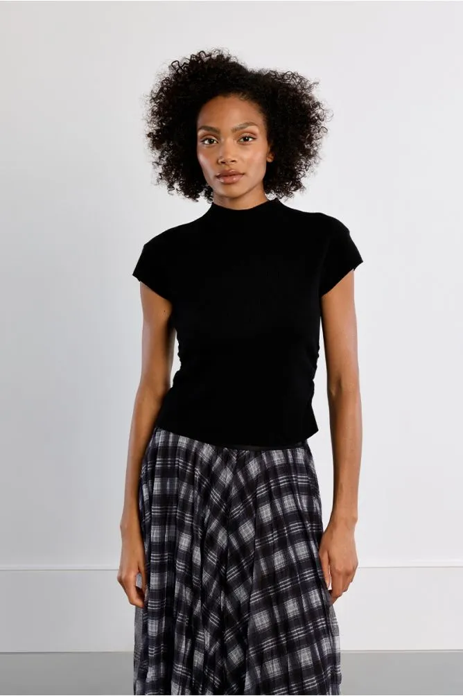 jersey-de-manga-corta-cuello-cerrado (3).webp