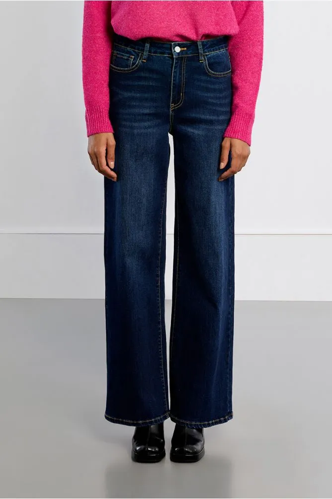 pantalon-vaquero-perneras-rectas (4).webp