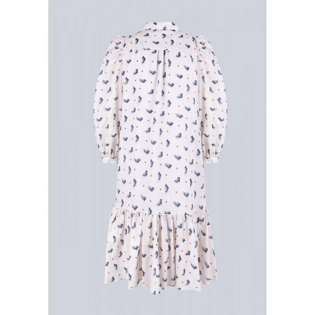 Vestido estampado zapatillas converse