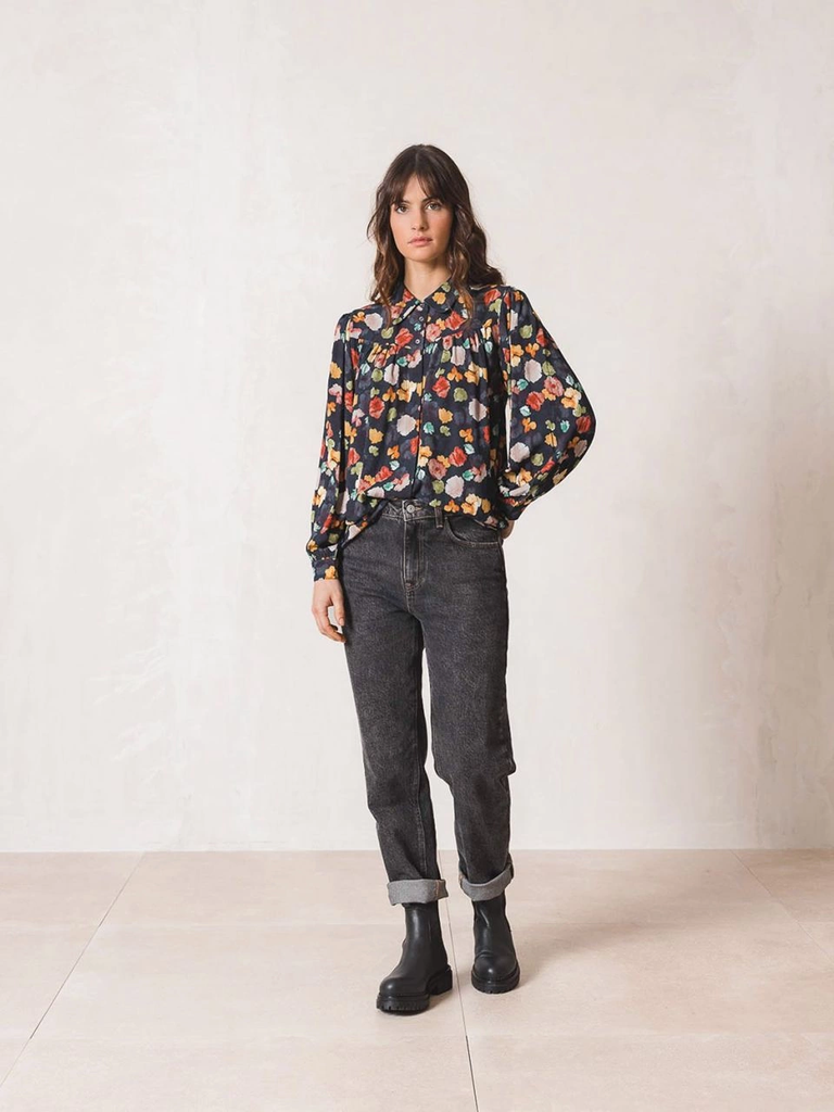 Pantalón mom denim used color negro