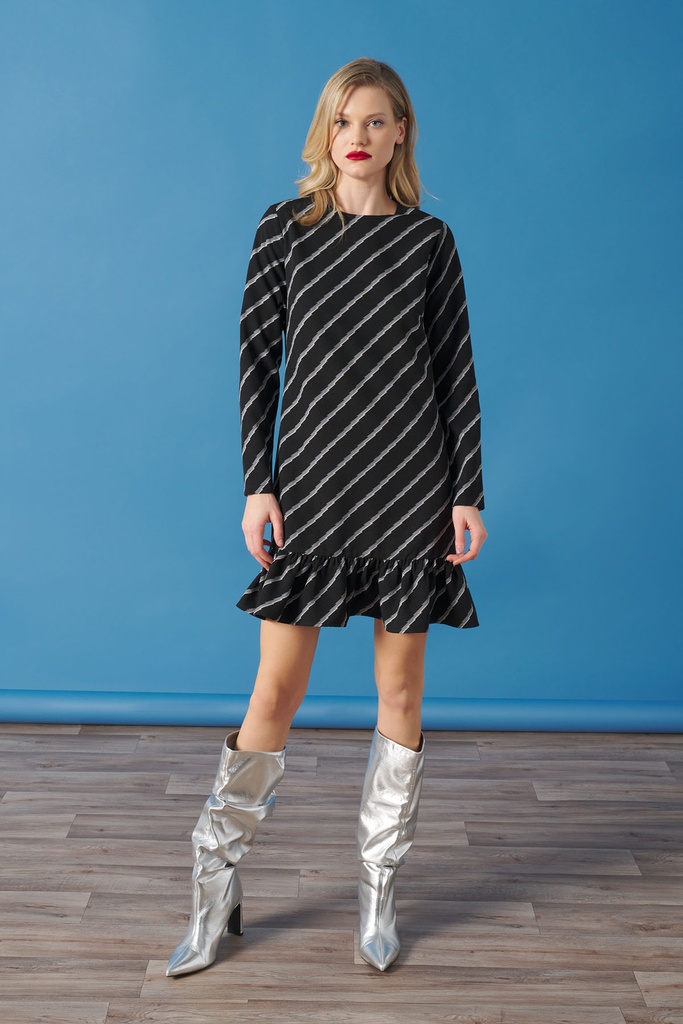 Vestido negro rayos grises bajo con volante 