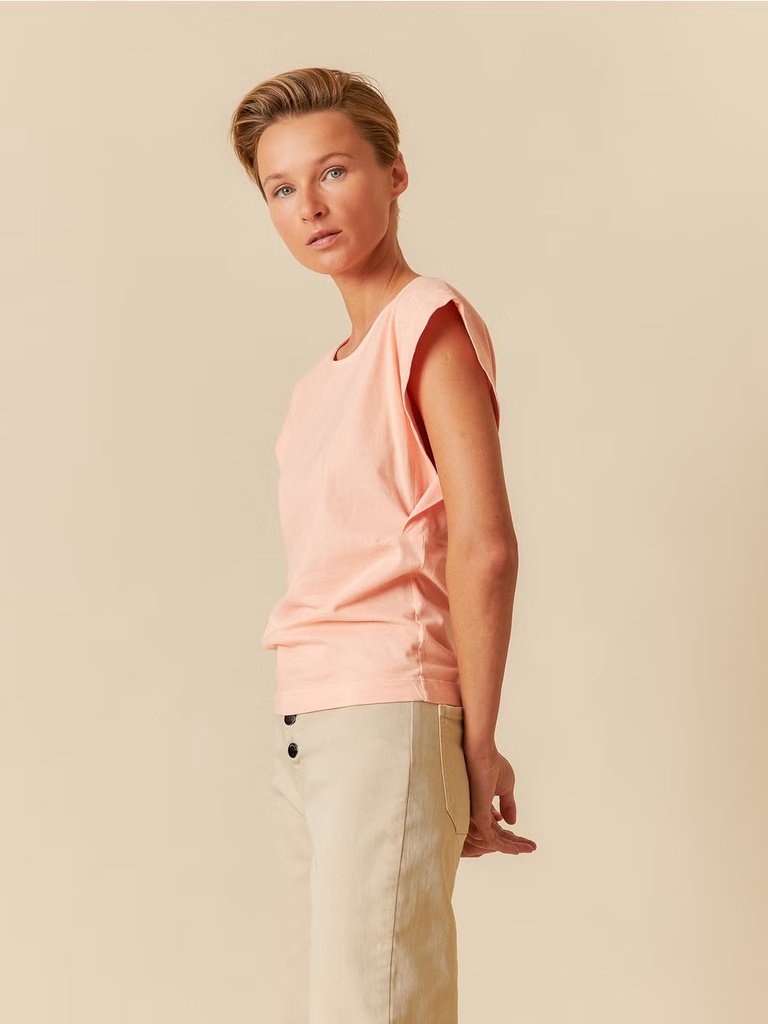 Camiseta desmangada color peonía 