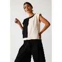 Camiseta bicolor negra y cruda