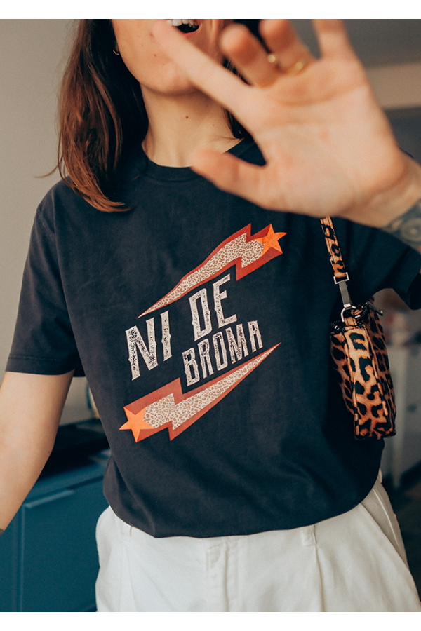 Camiseta NI DE BROMA 