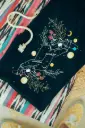 Camiseta Que todo fluya, y nada influya 