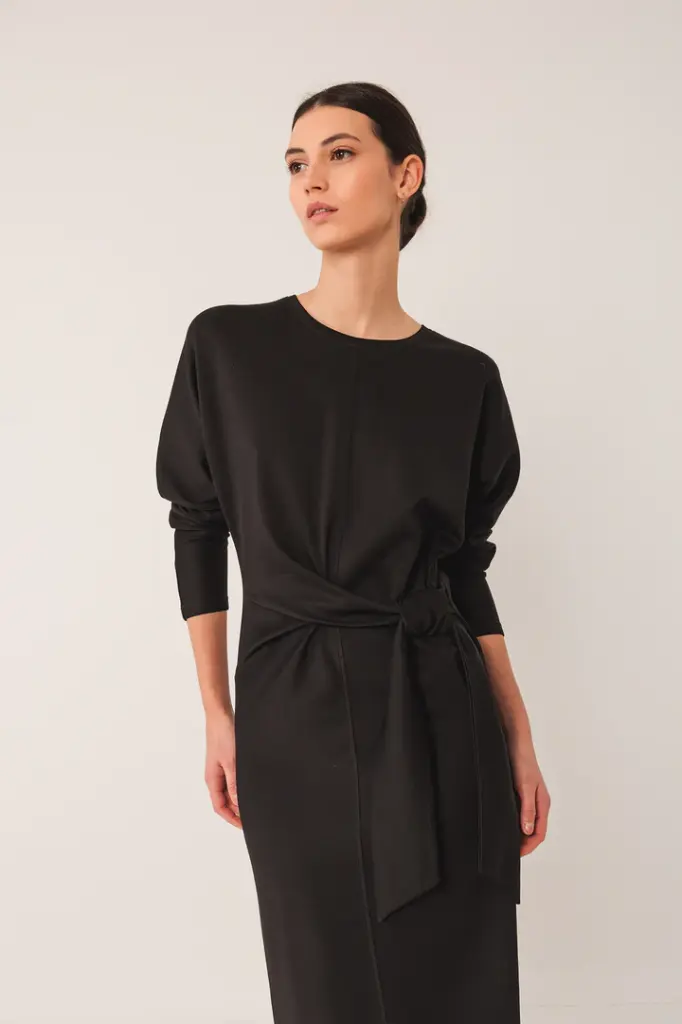 Vestido lazada y abertura lateral