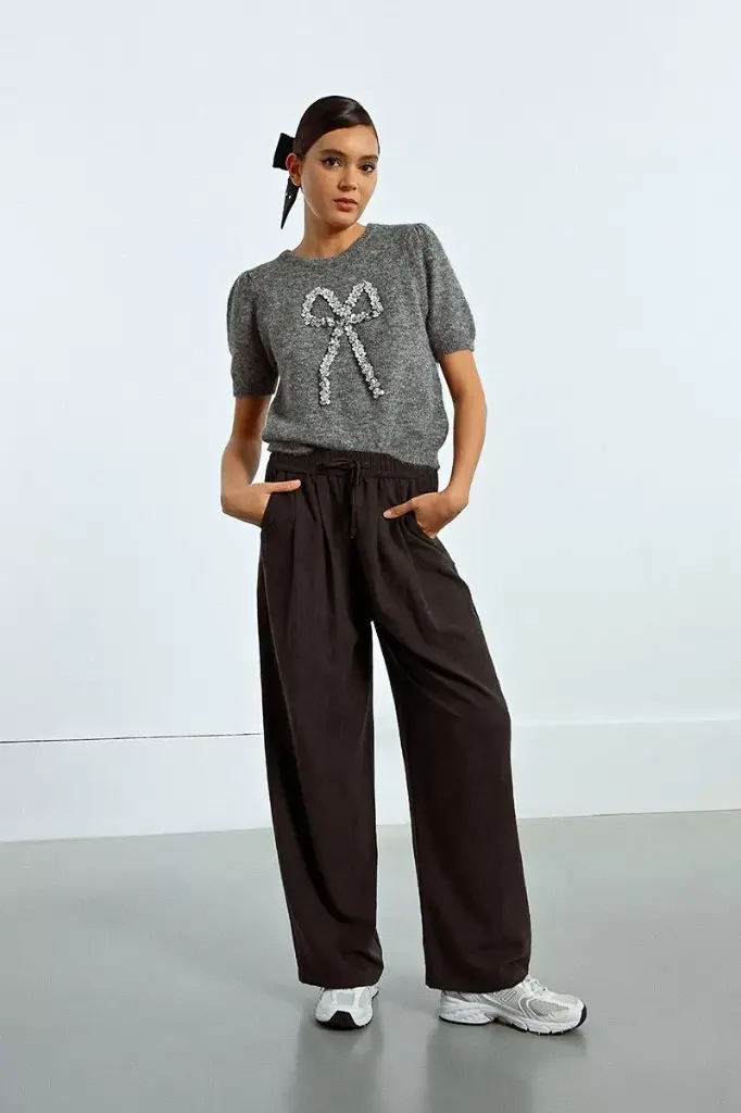 Pantalón de tiro alto y perneras anchas  (S)