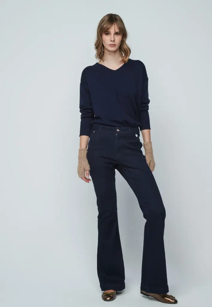 Pantalón flare denim oscuro 