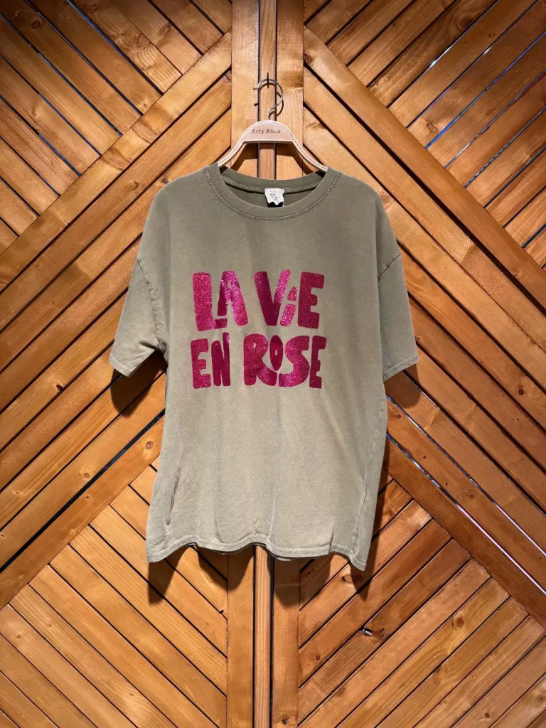 Camiseta LA VIE EN ROSE color kaki