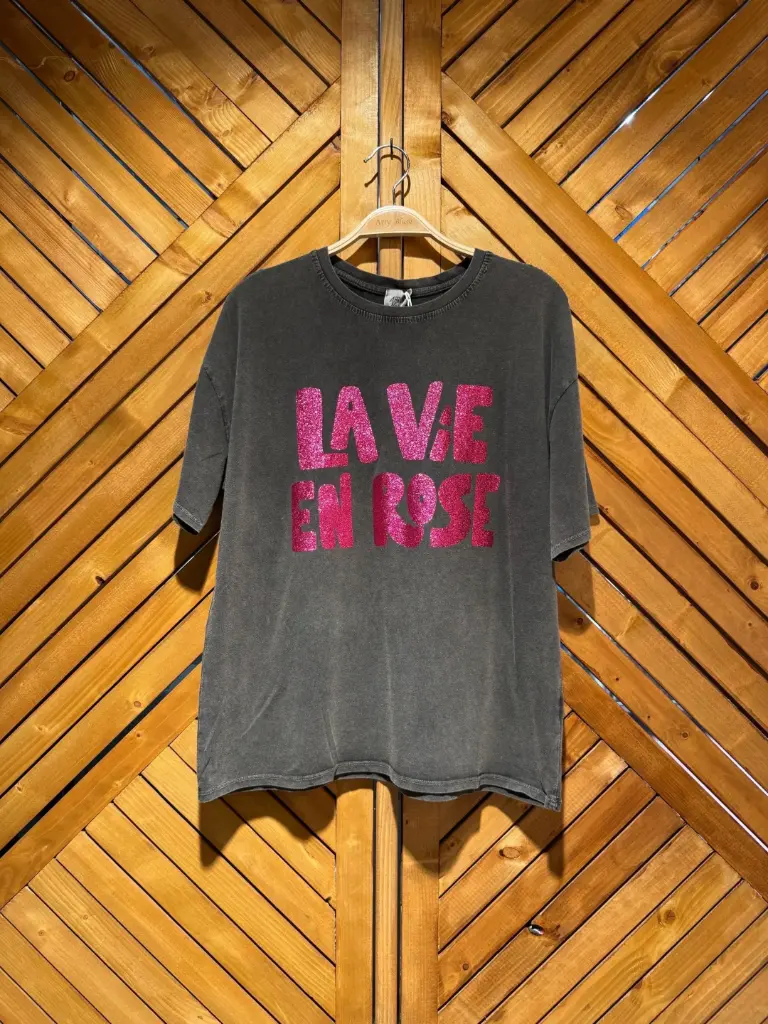 Camiseta LA VIE EN ROSE color negro
