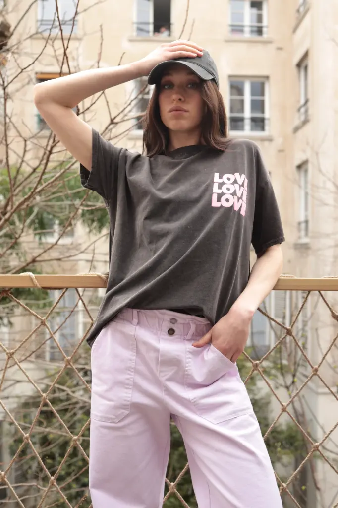 Camiseta LOVE LOVE LOVE color negro