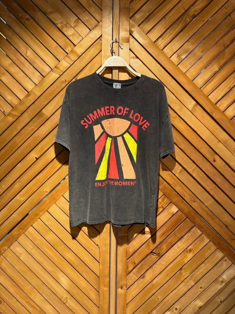 Camiseta SUMMER OF LOVE color negro