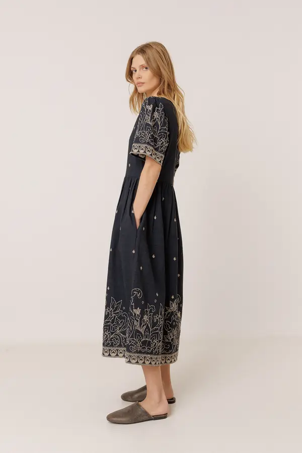 Vestido bordado INDI & COLD