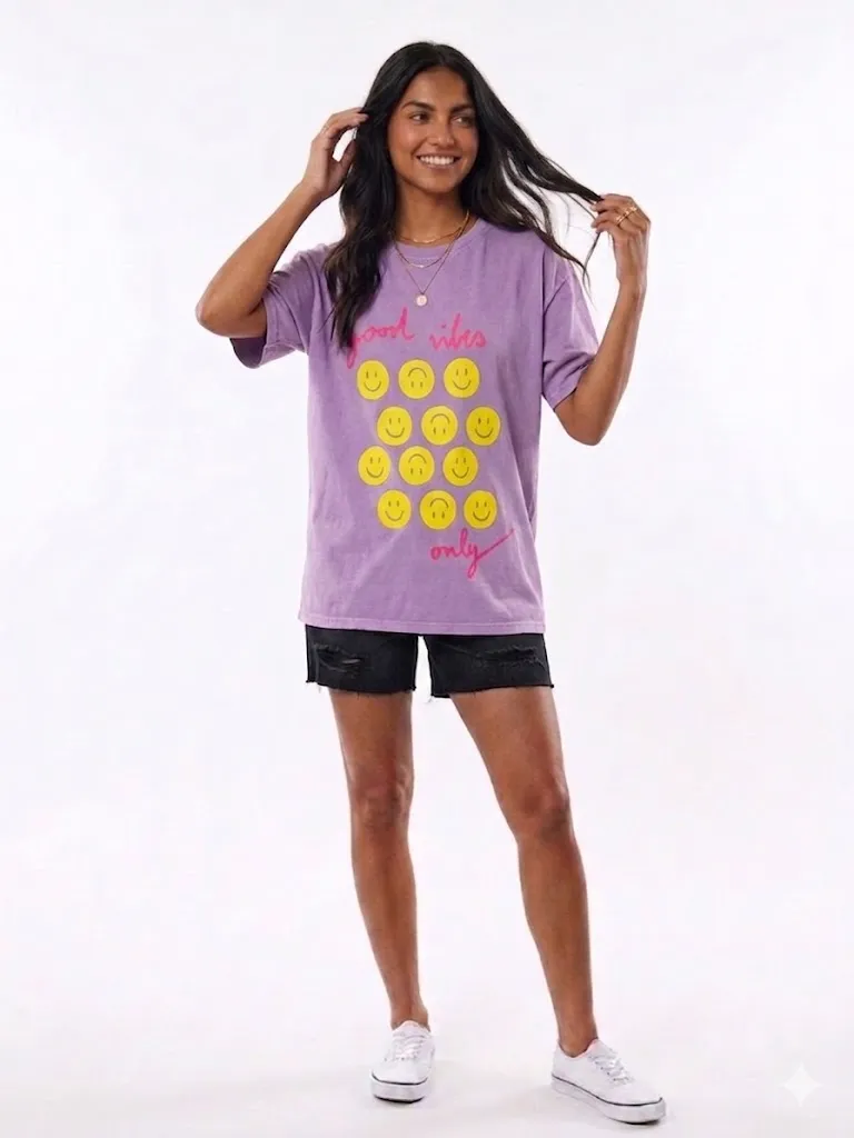 Camiseta GOOD VIVES ONLY color violeta