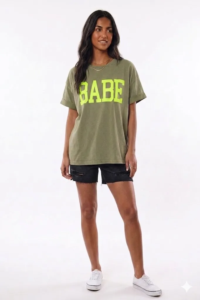 Camiseta BABE color kaki & lima