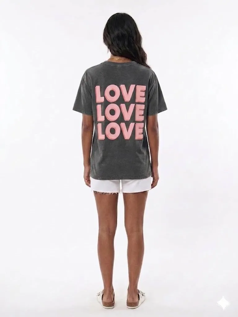 Camiseta LOVE LOVE LOVE negro
