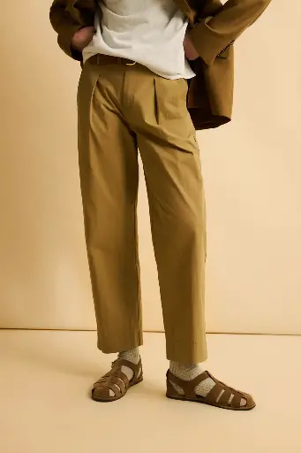 Pantalón tobillero color camel