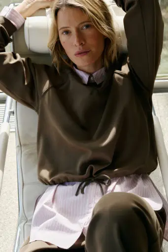 Sudadera ajustable color visón