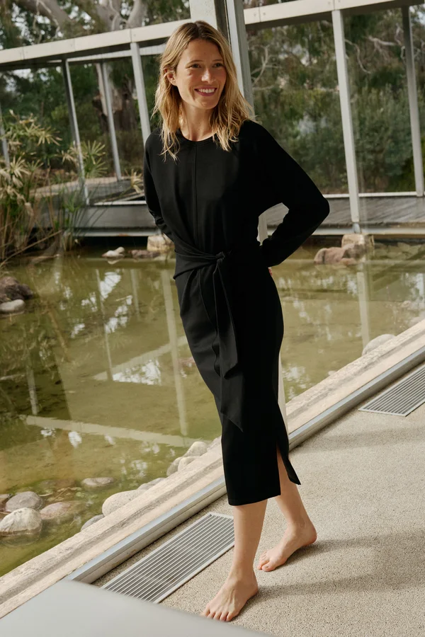 Vestido lazada y abertura lateral