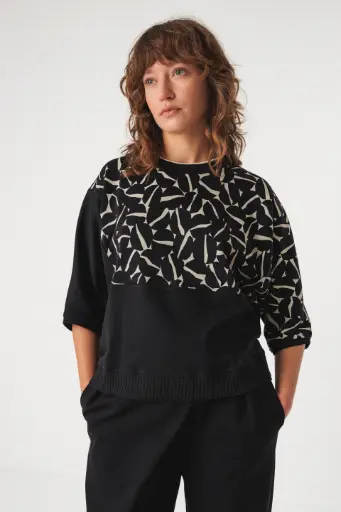 Camiseta mangas murciélago parches en contraste