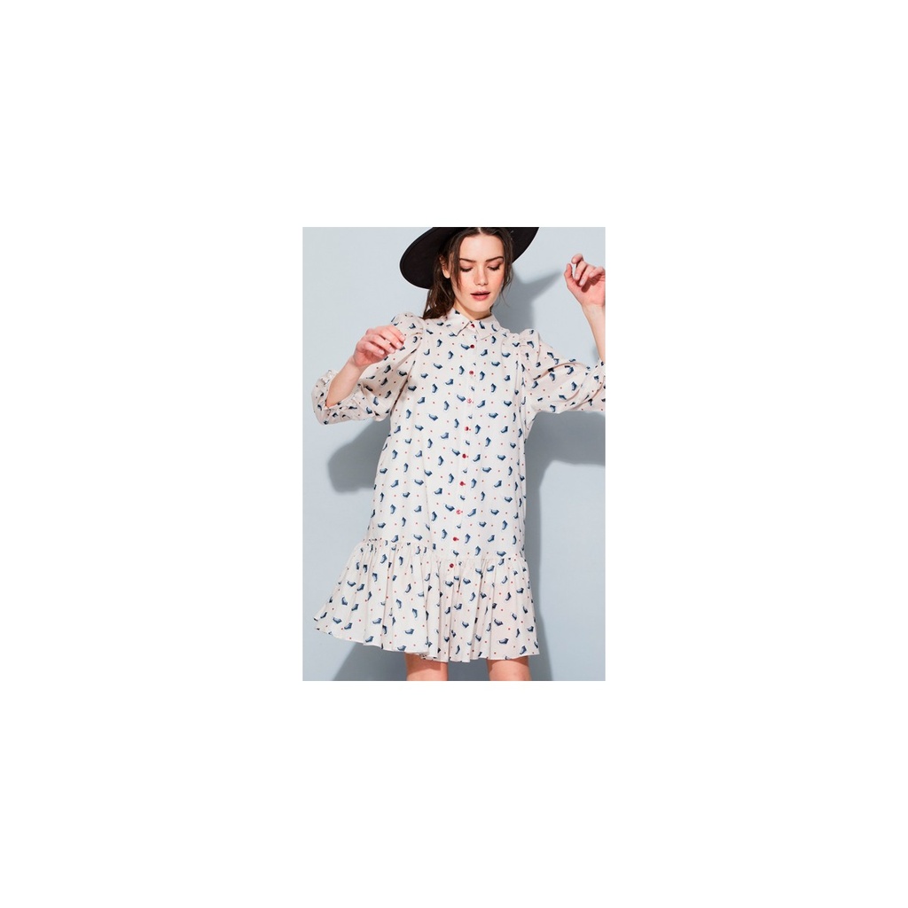 Vestido estampado zapatillas converse