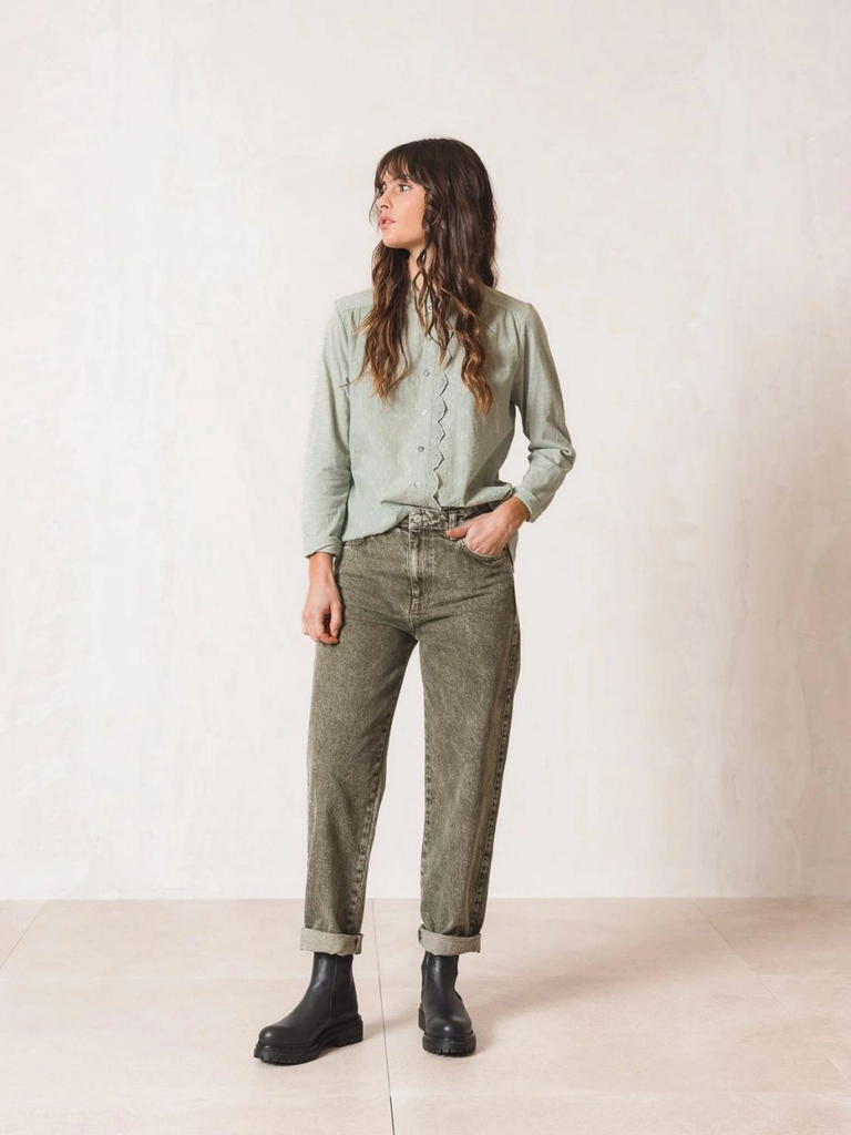 Pantalón MOM denim used color khaki