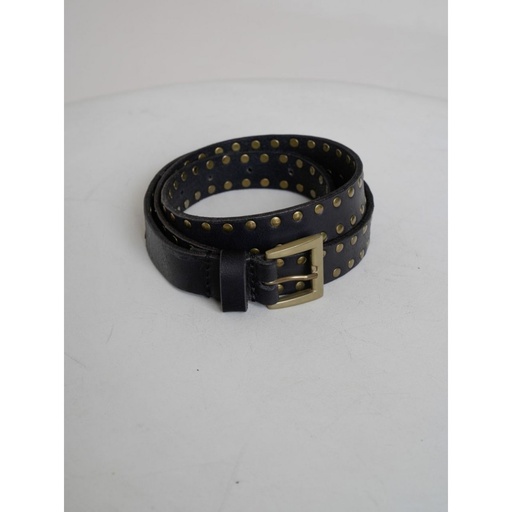 Cinturón piel tachas color negro