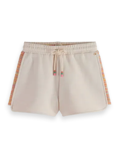 Pantalón short color hielo y multicolor