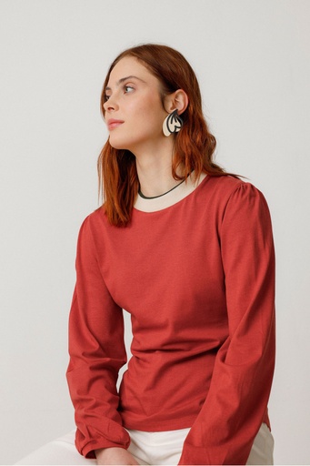 Camiseta ajustada cuello contraste 